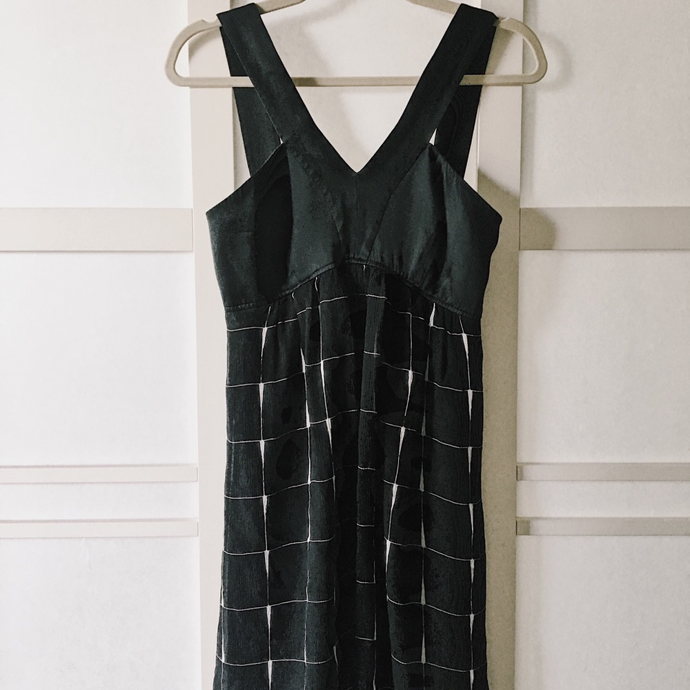 Express black & white dress